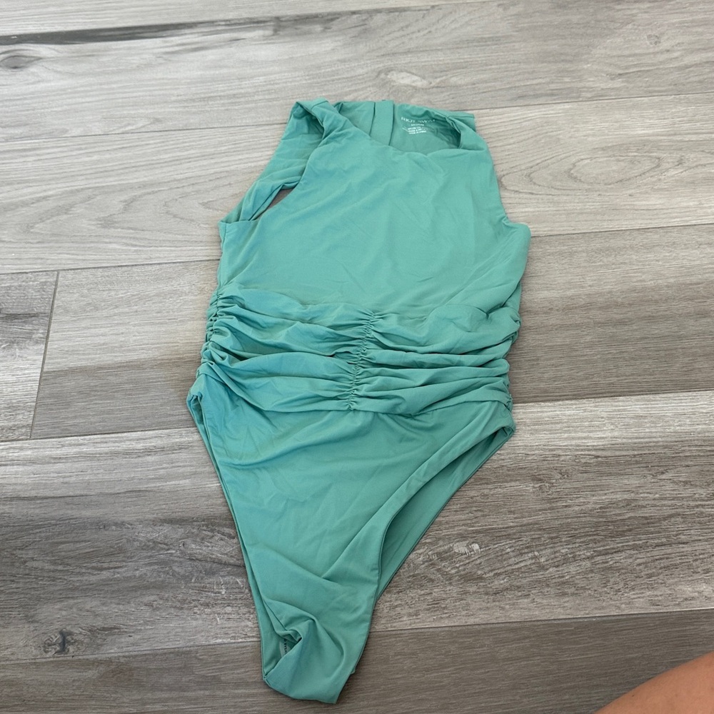 Beach riot one piece swimsuit size medium